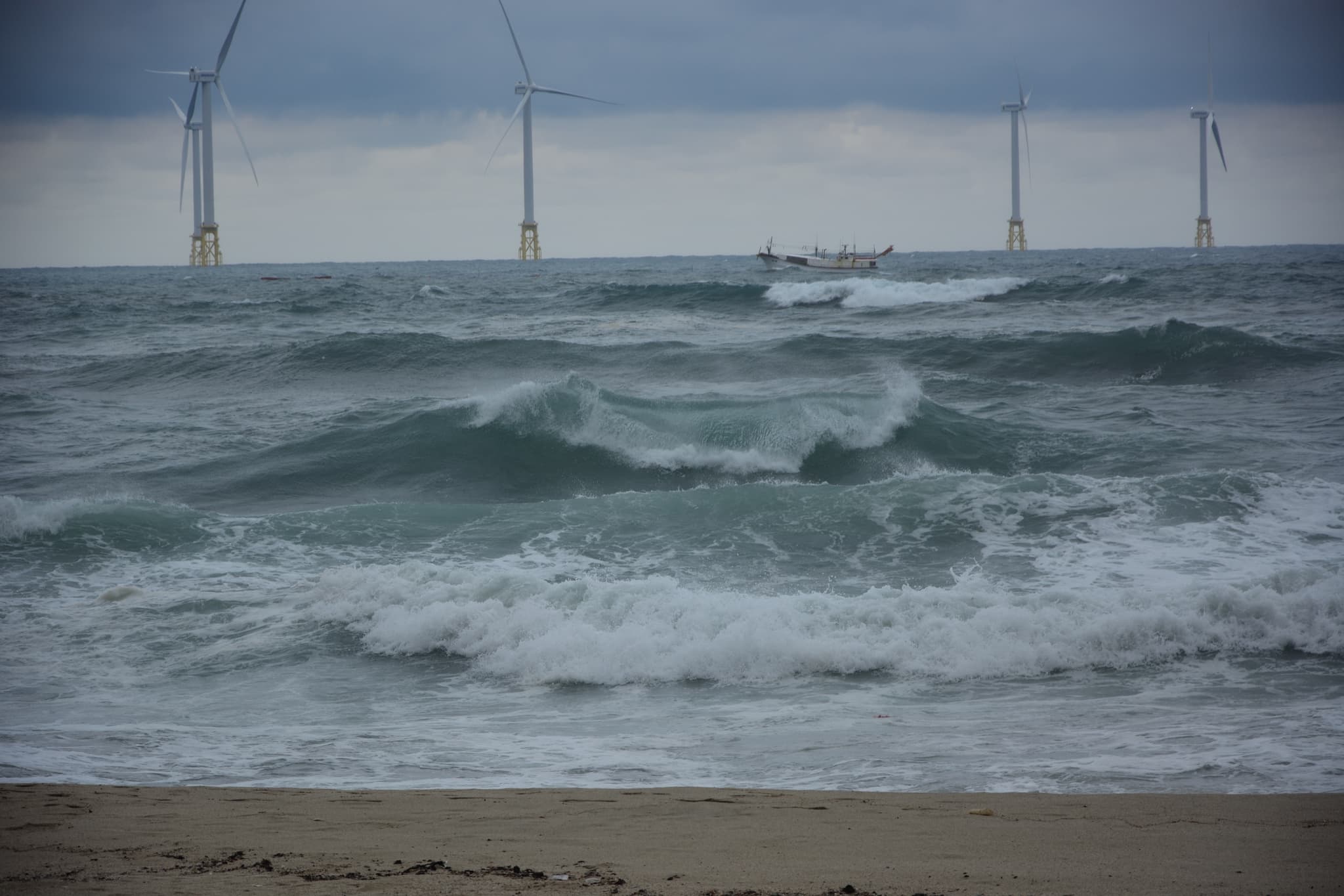 Rough sea at Jeju Strait