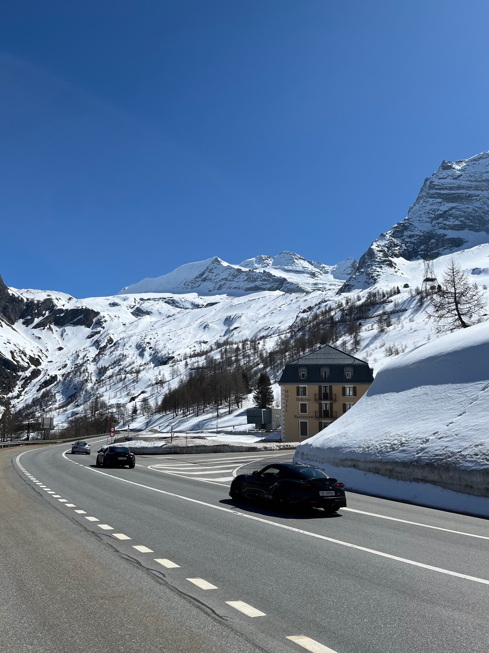 Cars passing the Simplon Pass