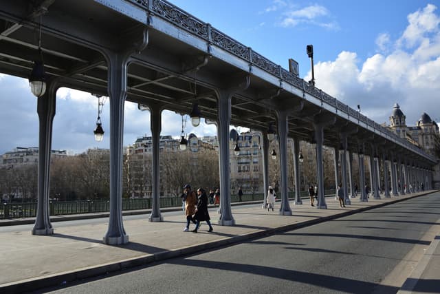 Pont de Bir Hakeim, Paris